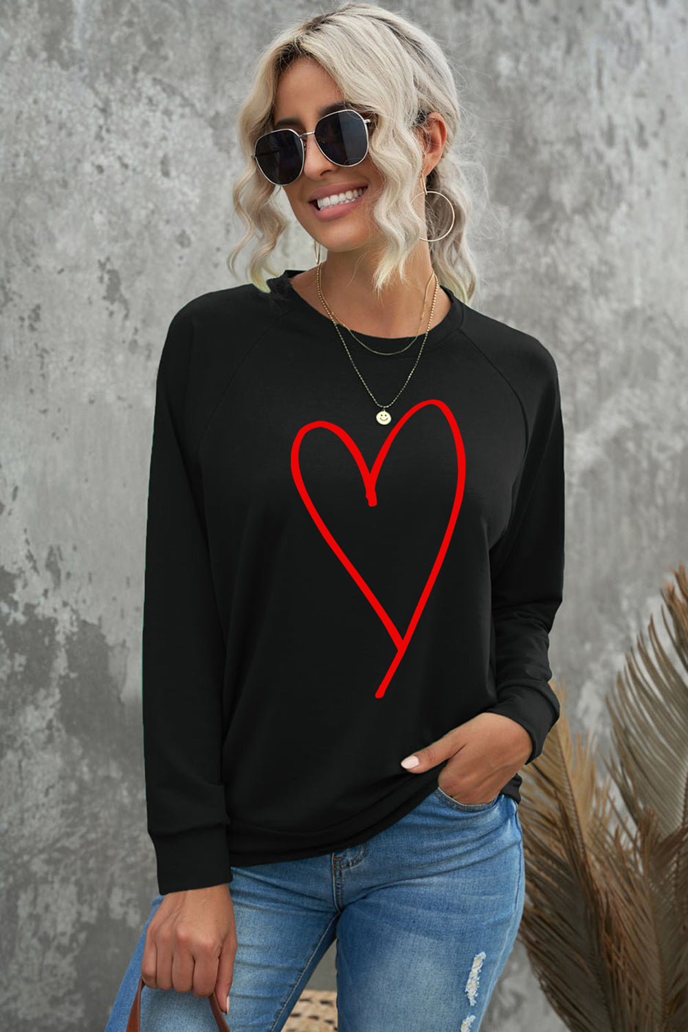 Black Simple Heart Graphic Valentine's Sweatshirt