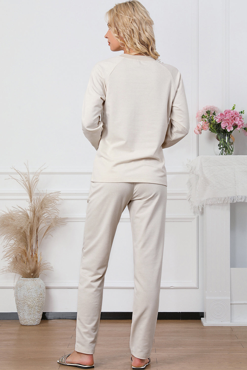 Set top color albicocca con bottoni a maniche lunghe e pantaloni con coulisse