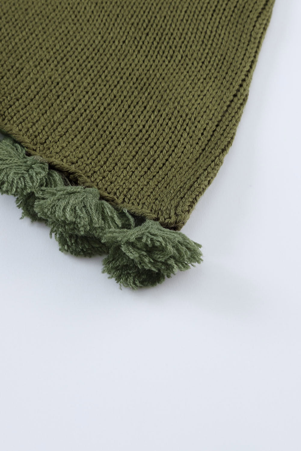 Canotta in maglia scavata all'uncinetto con nappe verdi