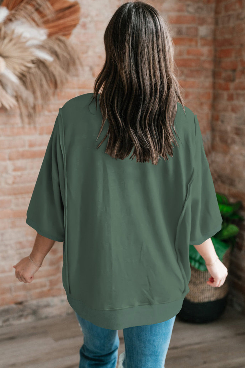 Laurel zelena ohlapna majica z odprtimi šivi in ​​razcepljenimi žepi