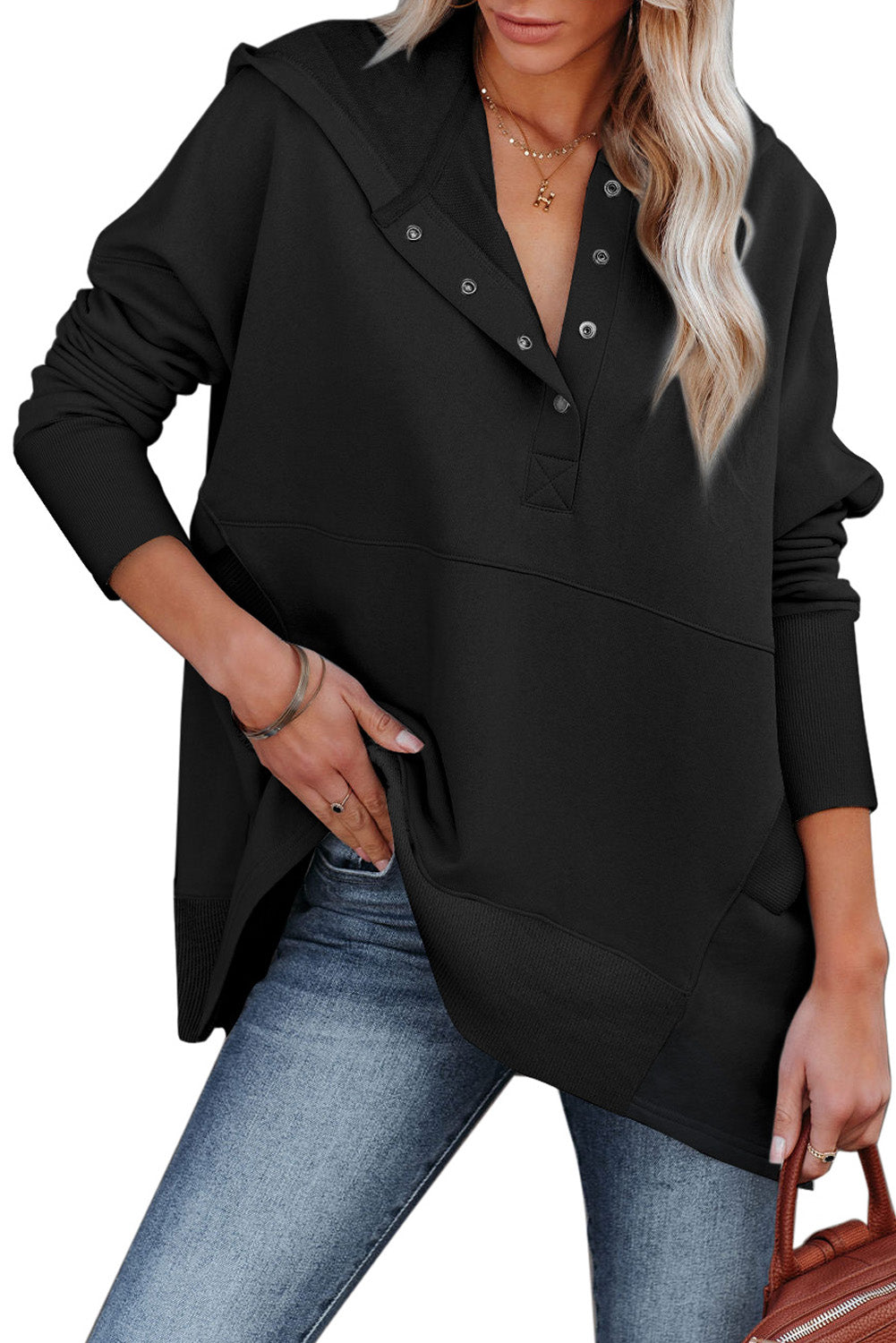 Crna Henley majica s kapuljačom s rukavima u obliku krila šišmiša