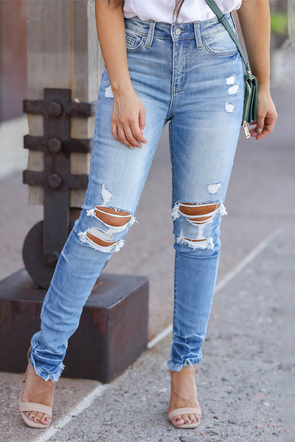 Jeans skinny strappati effetto consumato vintage azzurro