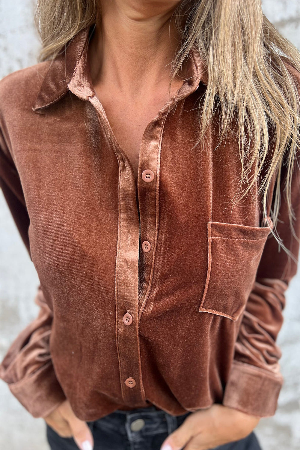 Chemise en velours avec poche poitrine marron