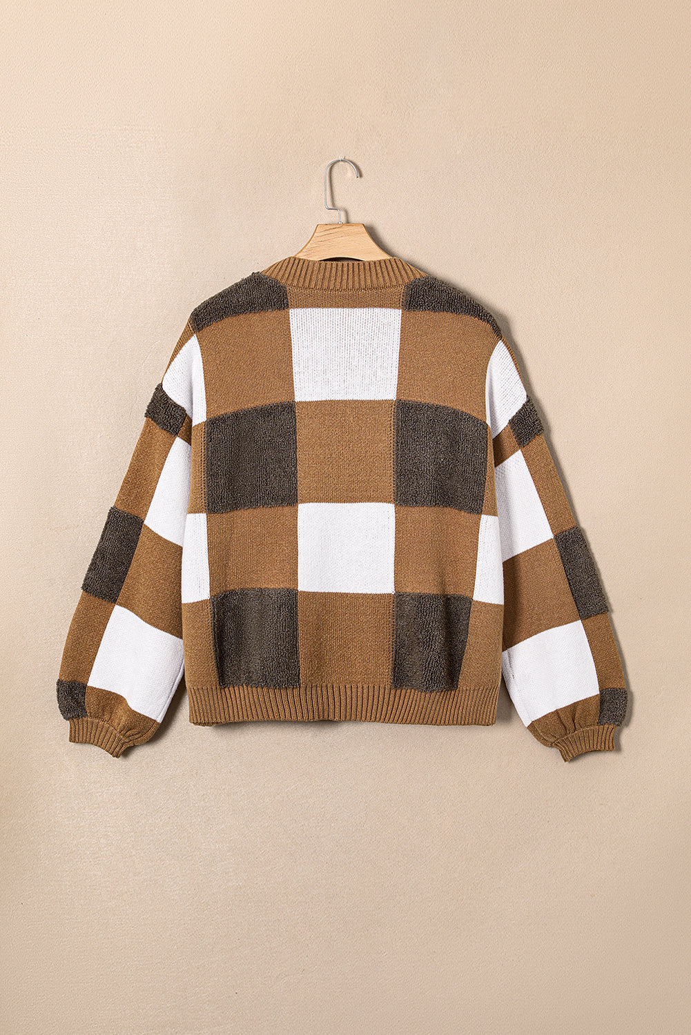 Cardigan marron boutonné à bordure côtelée et à carreaux en tricot