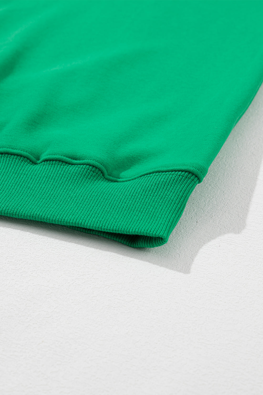Grünes LUCKY Aphabet Chenille besticktes Pullover-Sweatshirt