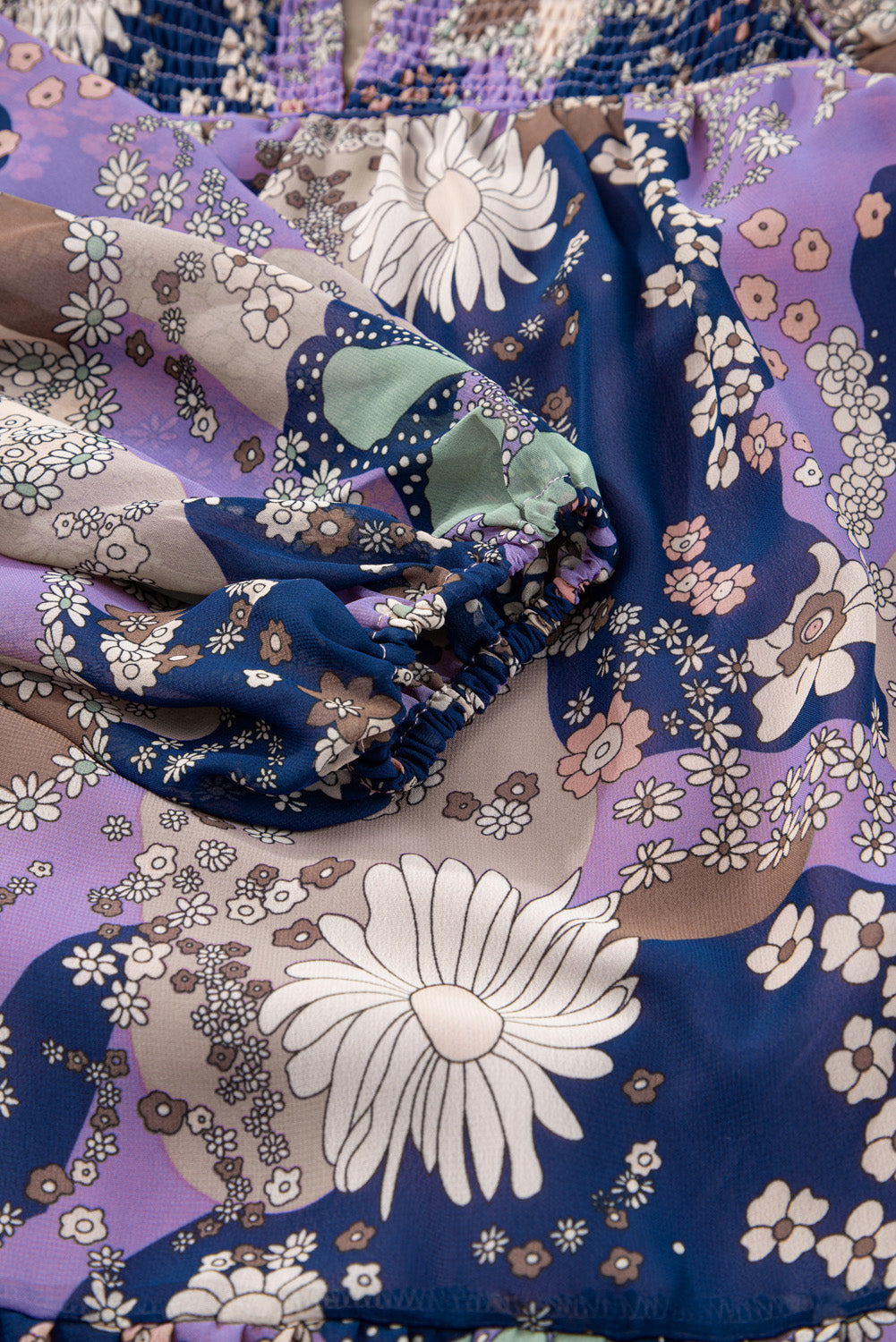 Ljubičasta vintage Daisy kratka haljina s puf rukavima i volanima s cvjetnim motivima