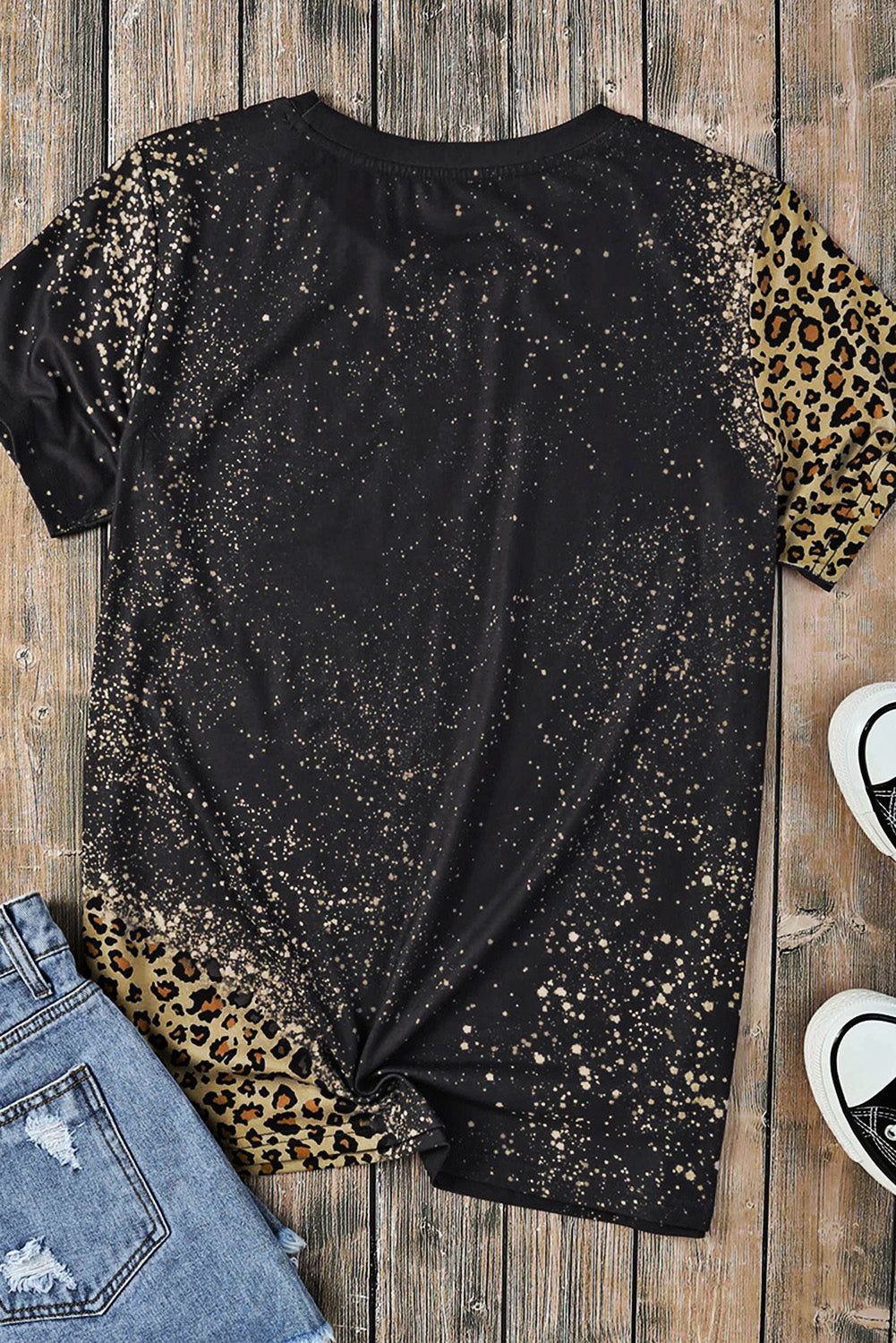 Graues, gebleichtes, unbedrucktes T-Shirt mit Leoparden-Tie-Dye-Print