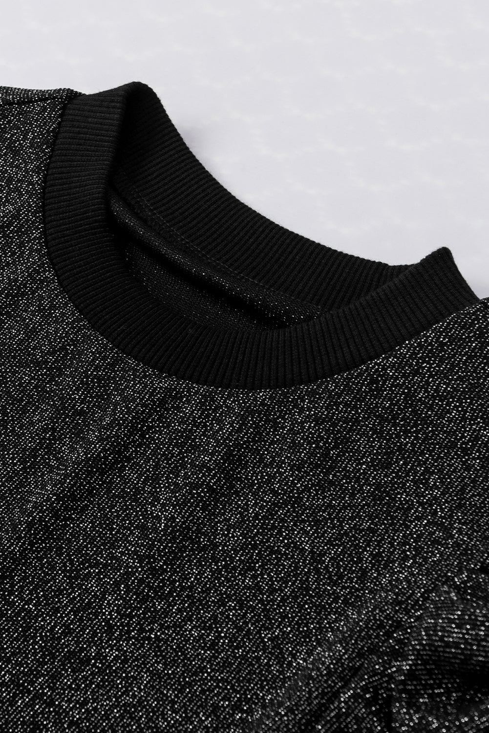 Schwarzes Slim-Fit-Top aus Metallic-Strick mit Gigot-Ärmeln
