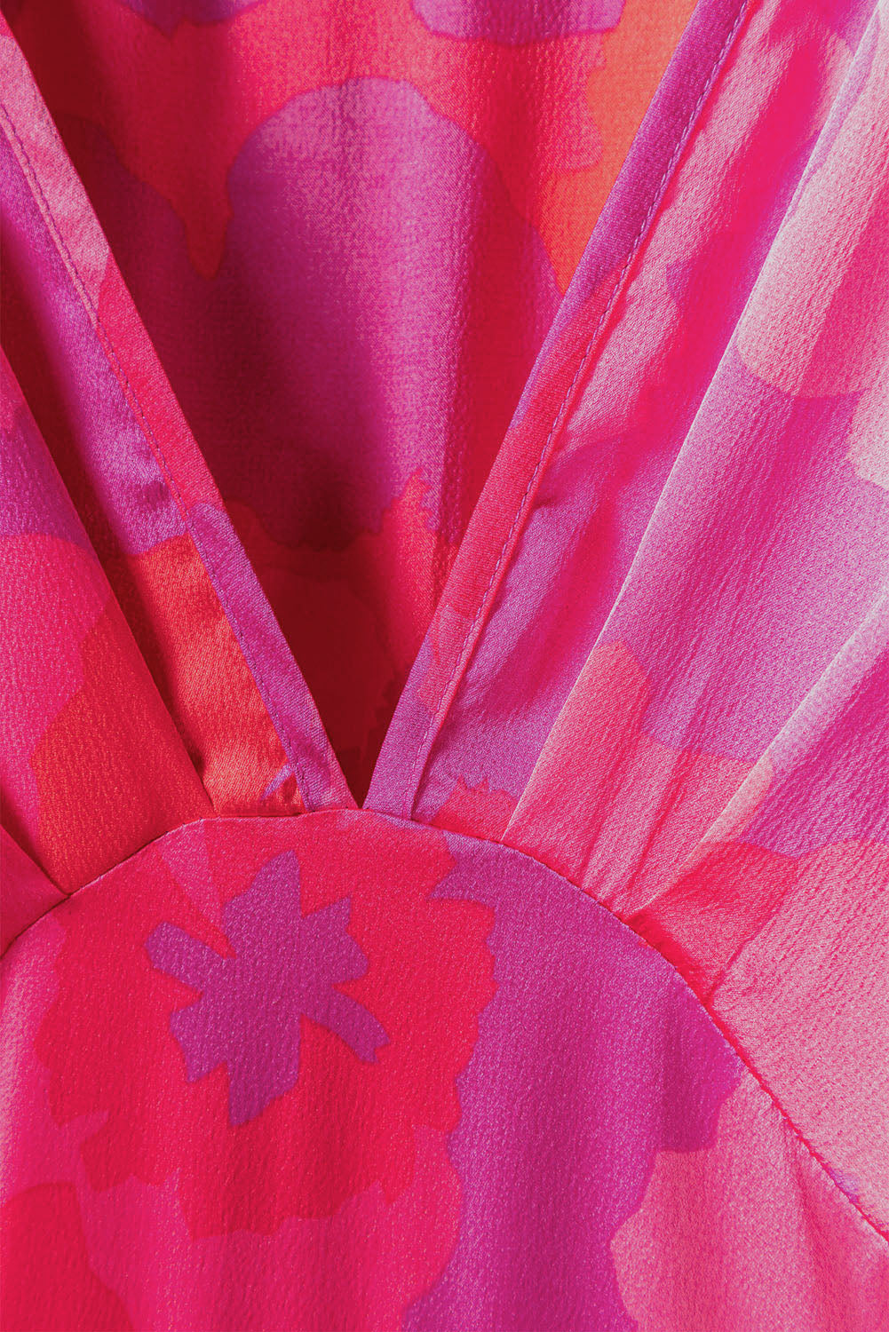 Rosafarbenes Dolman-Maxikleid mit abstraktem Blumendruck und V-Ausschnitt