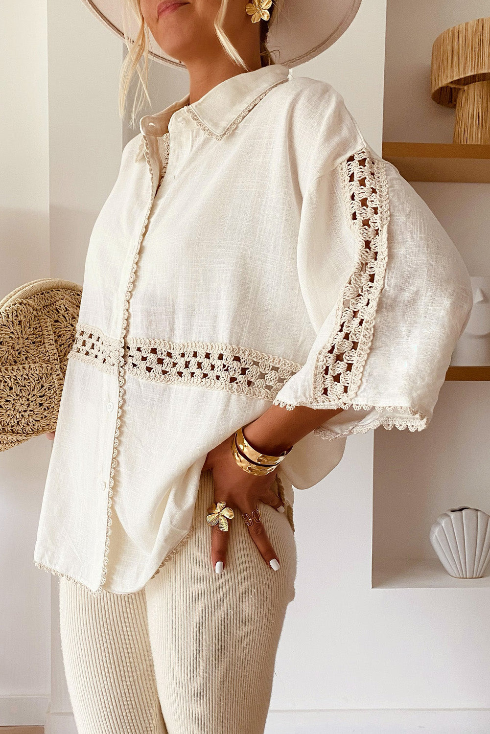 Chemise blanche à manches mi-longues et bord festonné en patchwork de crochet