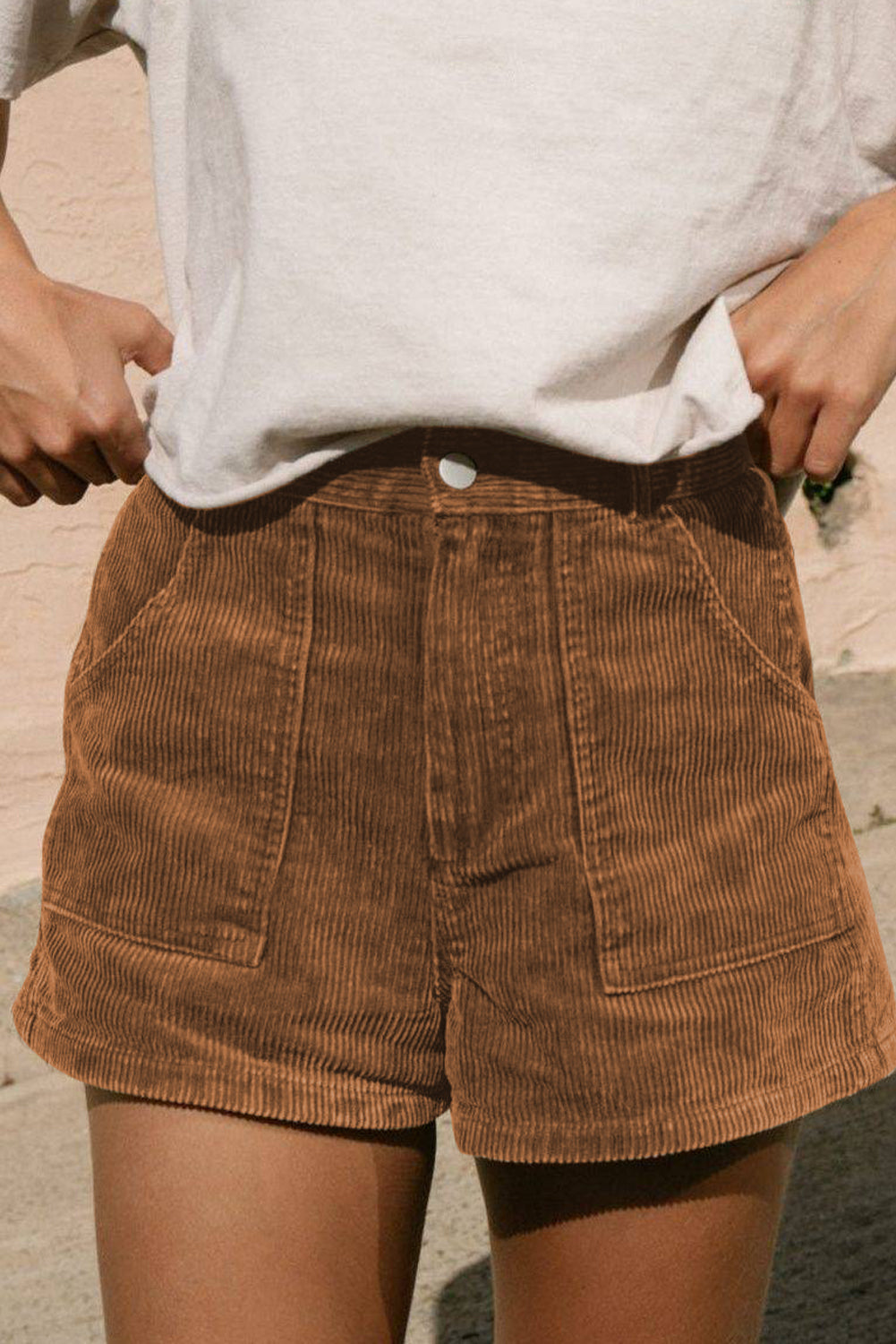 Smeđe vintage kratke hlače od samta s elastičnim stražnjim dijelom u struku