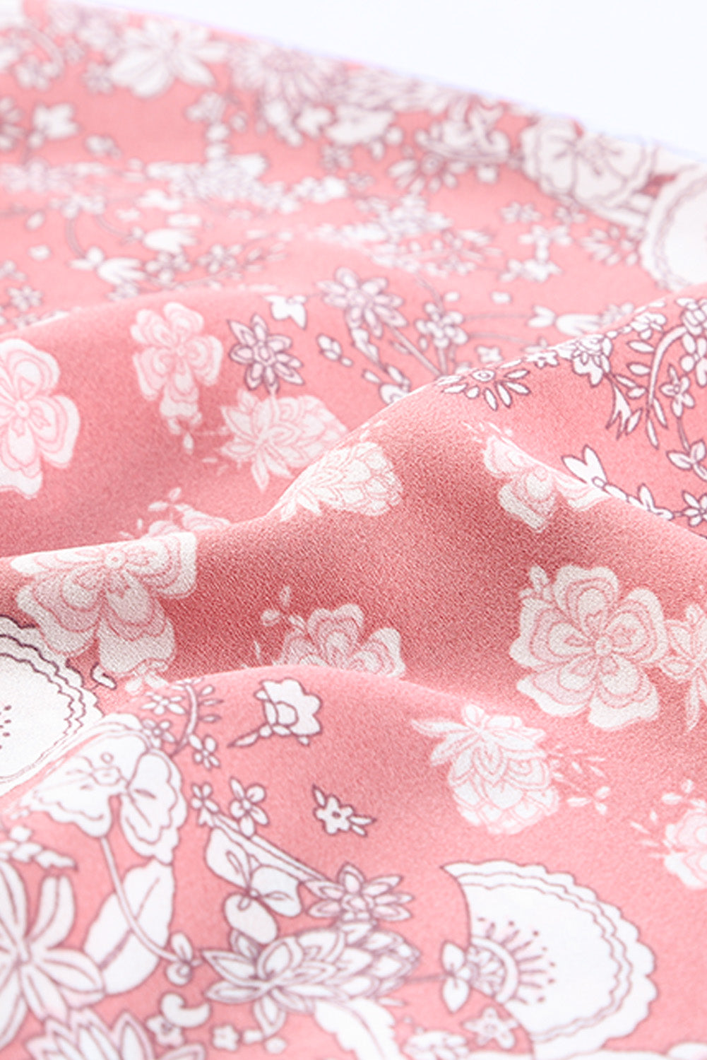 Ružičasta boemska bluza s oblinama s puf rukavima i peplumom