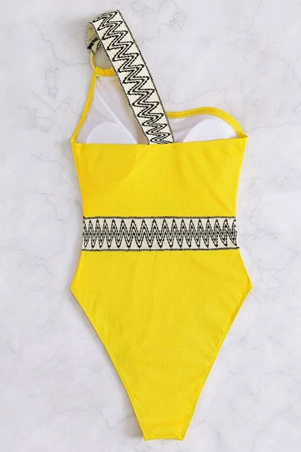 Žuti kontrastni obrub Izrezani jednodijelni kupaći kostim na jedno rame