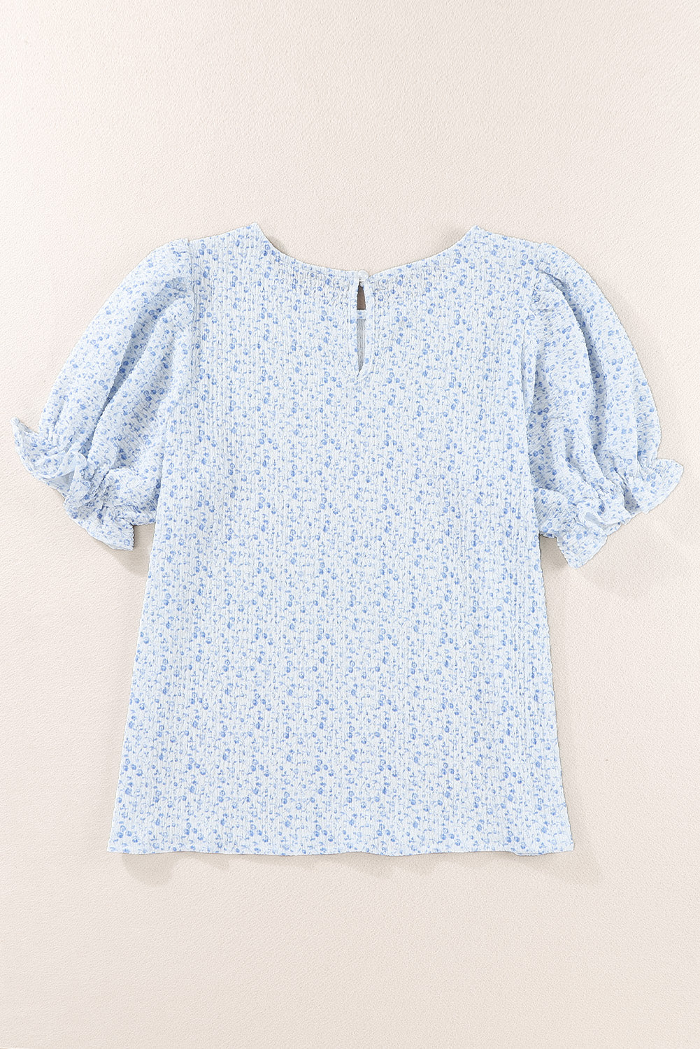 Nebesno modra bluza z napihnjenimi rokavi s cvetličnimi motivi
