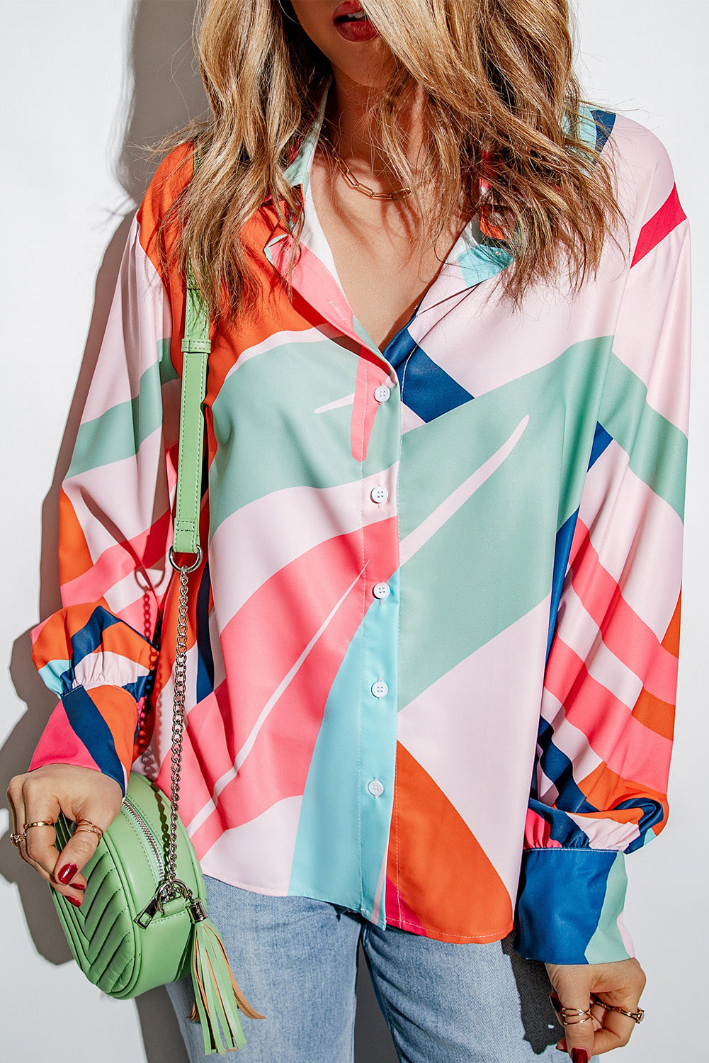 Camicia con maniche con risvolto e stampa astratta multicolore