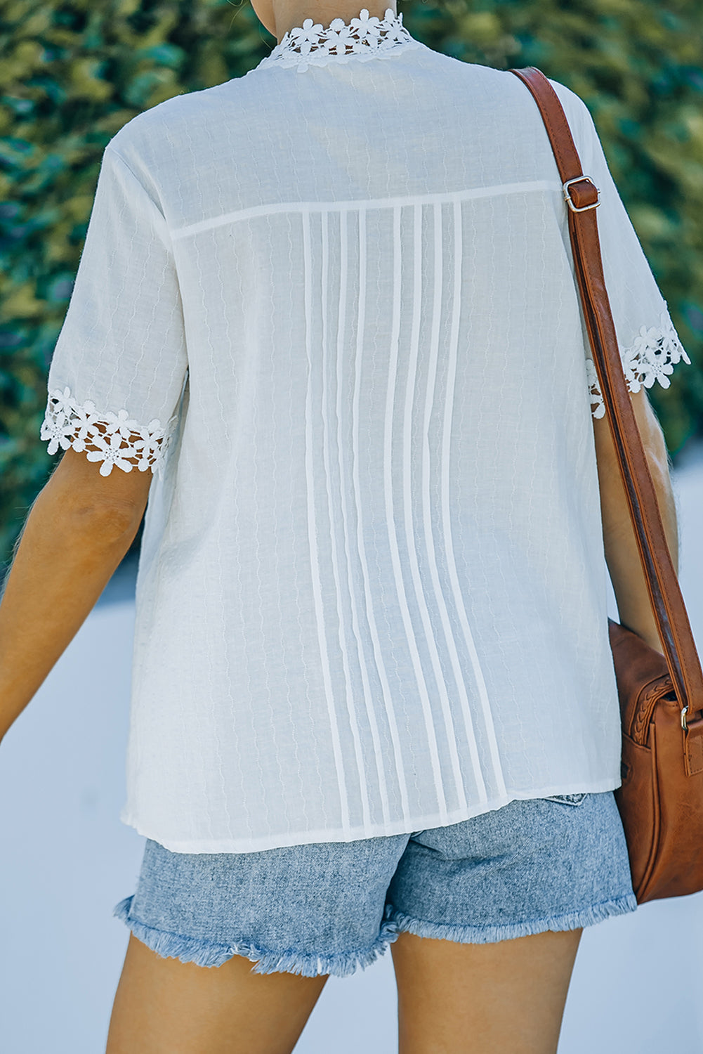 Haut noir à manches courtes en dentelle ajourée au crochet