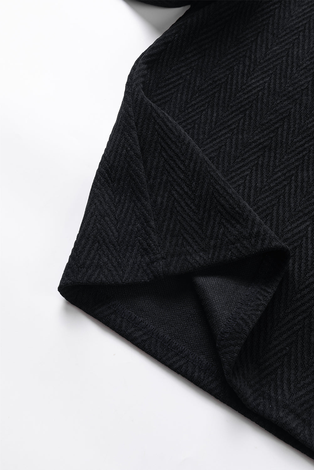Crna jednobojna bluza s puf rukavima s lažnim ovratnikom