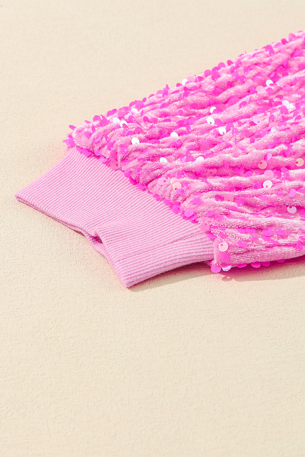 Pulover dugih rukava s ružičastim šljokicama