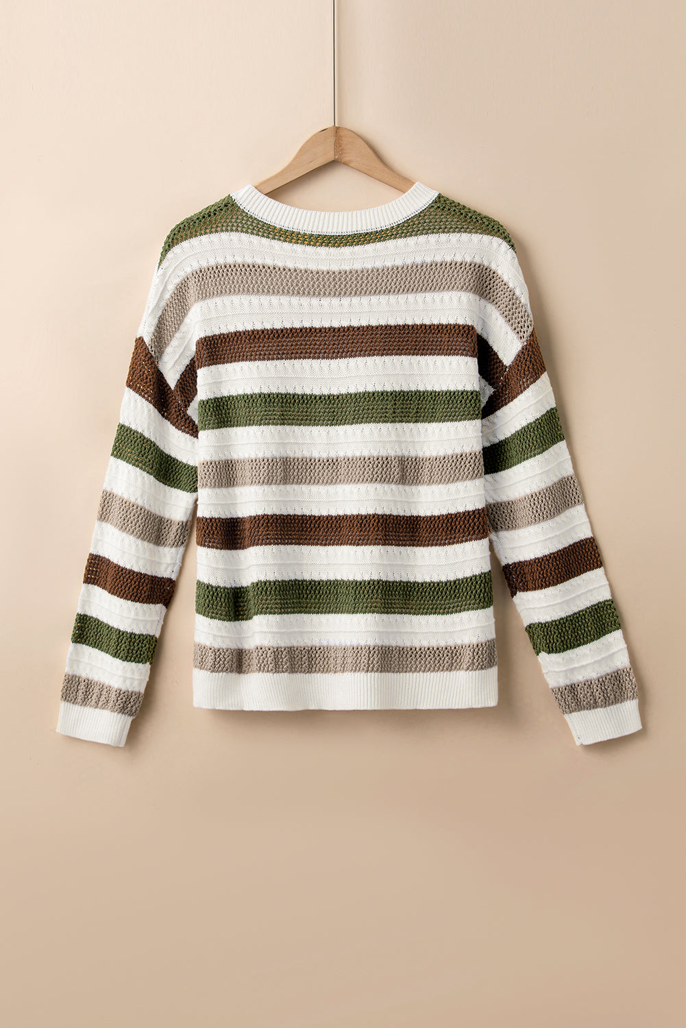Pleteni pulover s kukičanjem na pruge