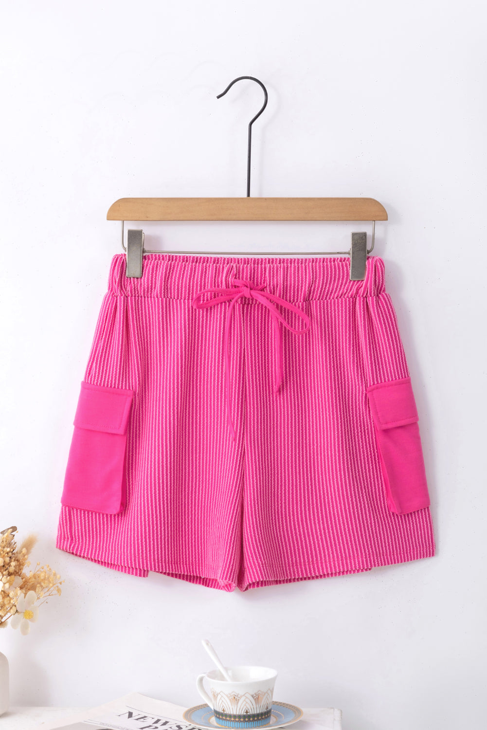 Svetlo rožnate široke kratke hlače z žepi