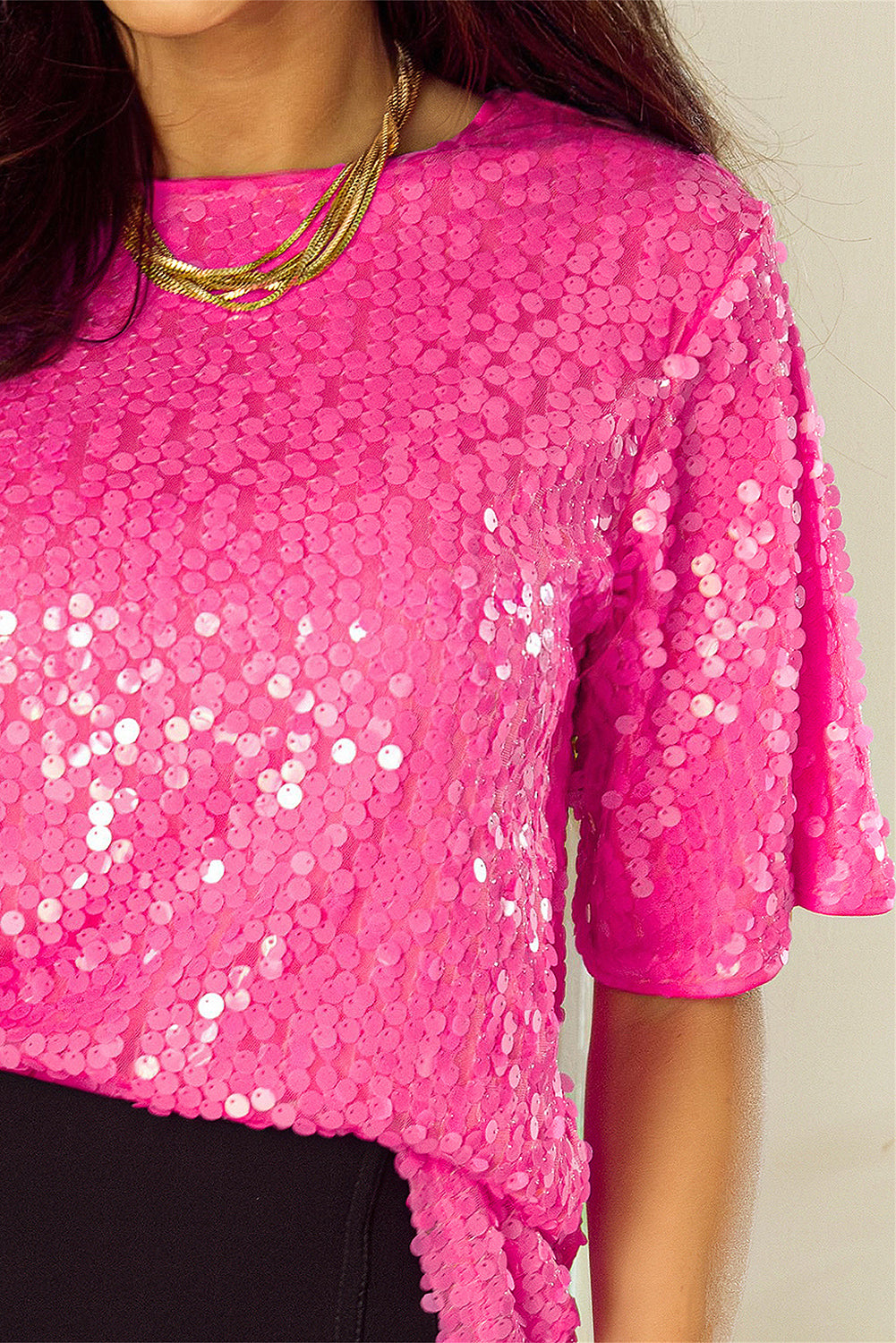 Jarko ružičasta majica s polurukavima s okruglim izrezom i šljokicama