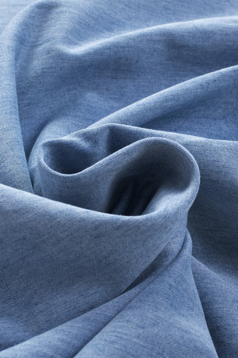 Nebesno modra obleka Chambray z odprtimi rameni in naborki