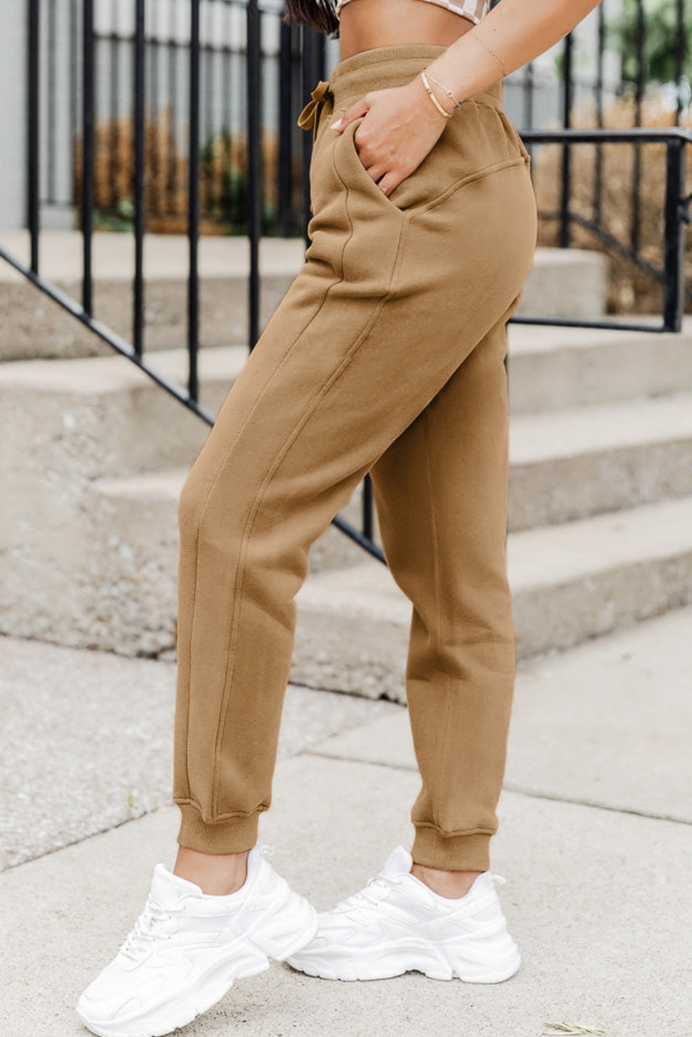 Lässige Jogginghose mit Kordelzug und Taschen in hellfranzösischem Beige