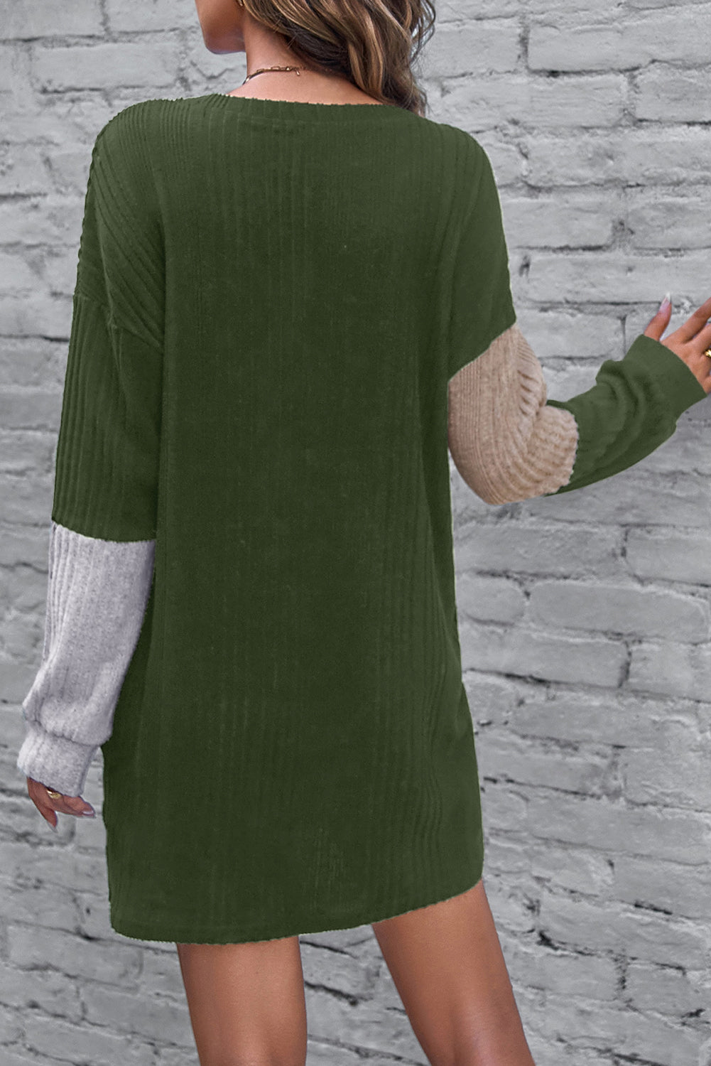 Jungle zelena rebrasta mini haljina s blokovima boja spuštenih ramena i dugih rukava