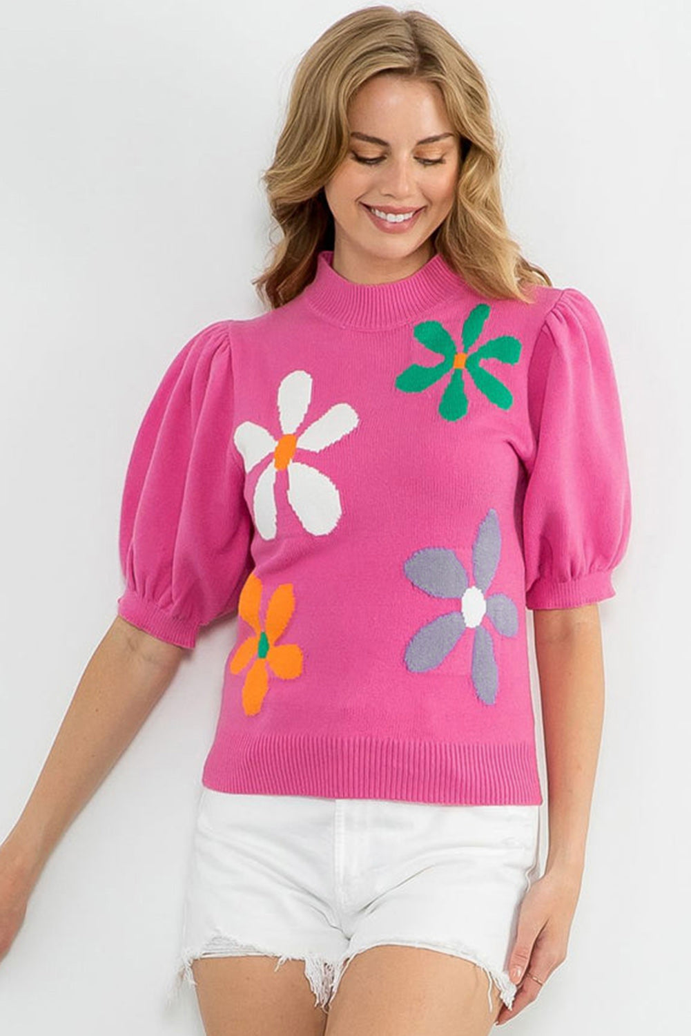 Svetlo roza pulover s kratkimi rokavi s cvetličnimi mehurčki