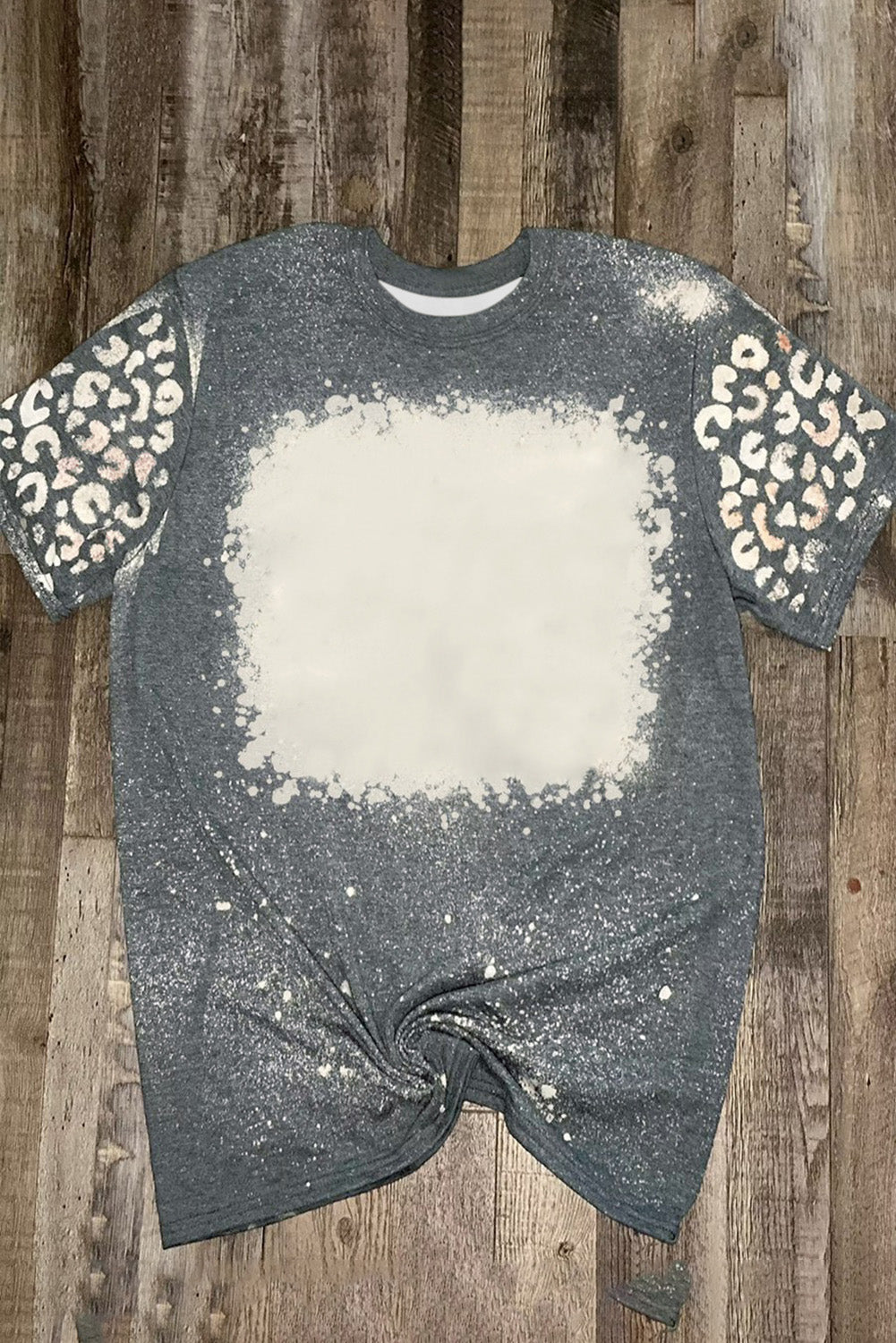 T-shirt a maniche corte leopardata grigia sbiancata