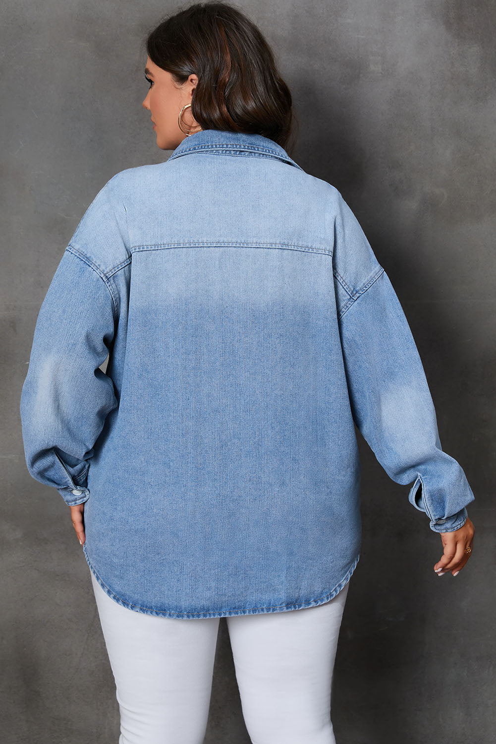 Himmelblaue Plus-Size-Jeansjacke mit Knopfleiste und Brusttasche