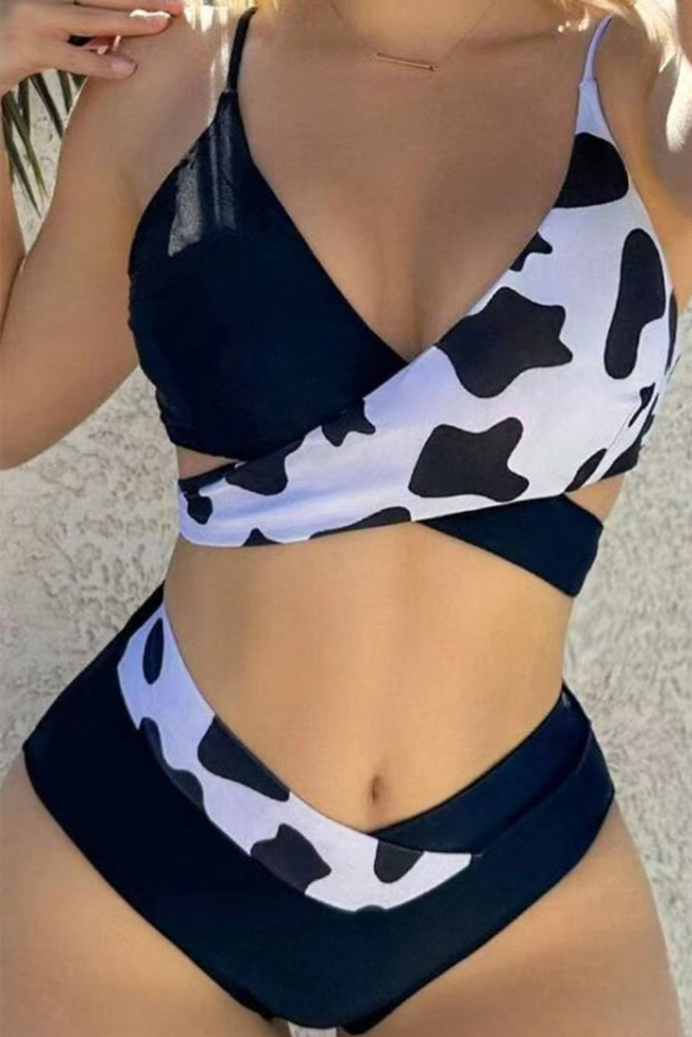 Bikini incrociato con motivo mucca a contrasto nero