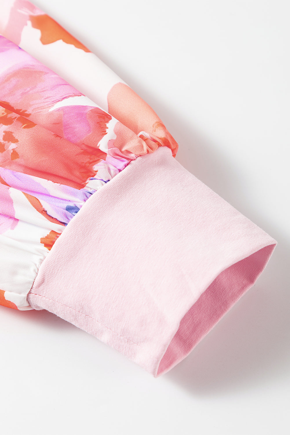 Camicetta girocollo con maniche a palloncino con stampa floreale rosa chiaro