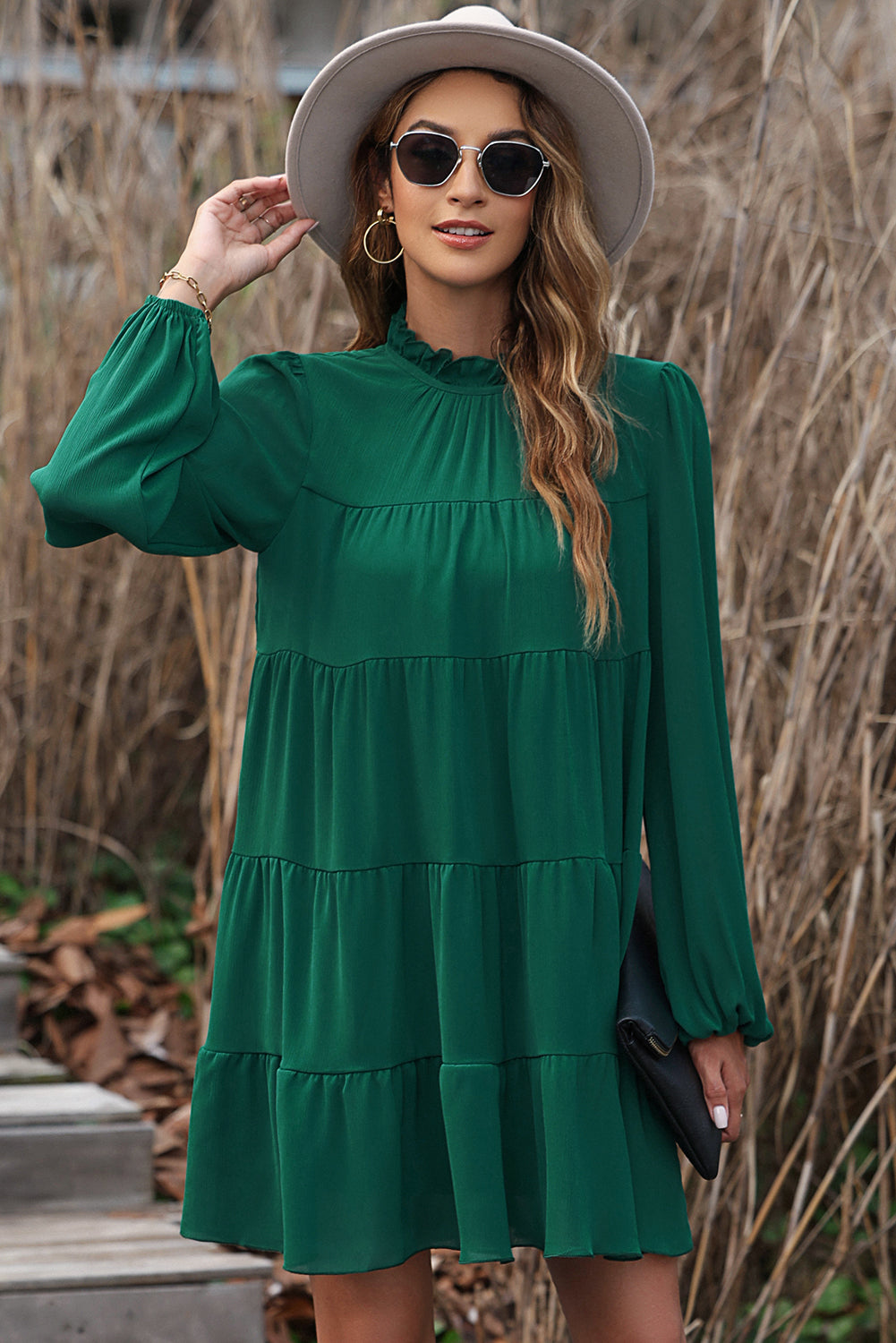 Zelena haljina s puf rukavima lažnog izreza na leđima i čvorovima na više razina