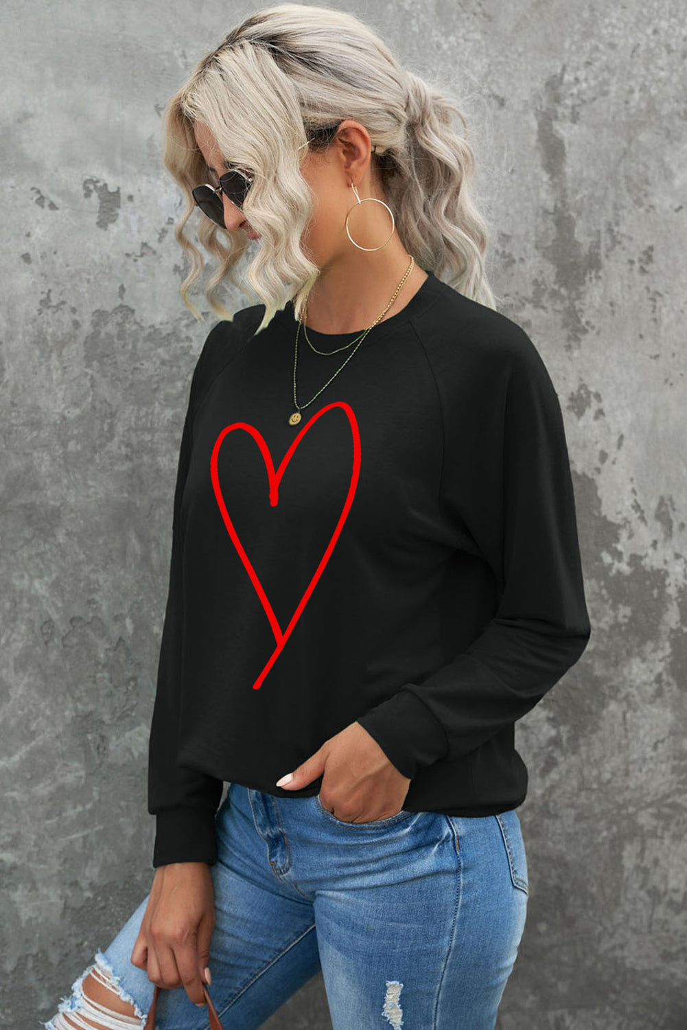 Black Simple Heart Graphic Valentine's Sweatshirt