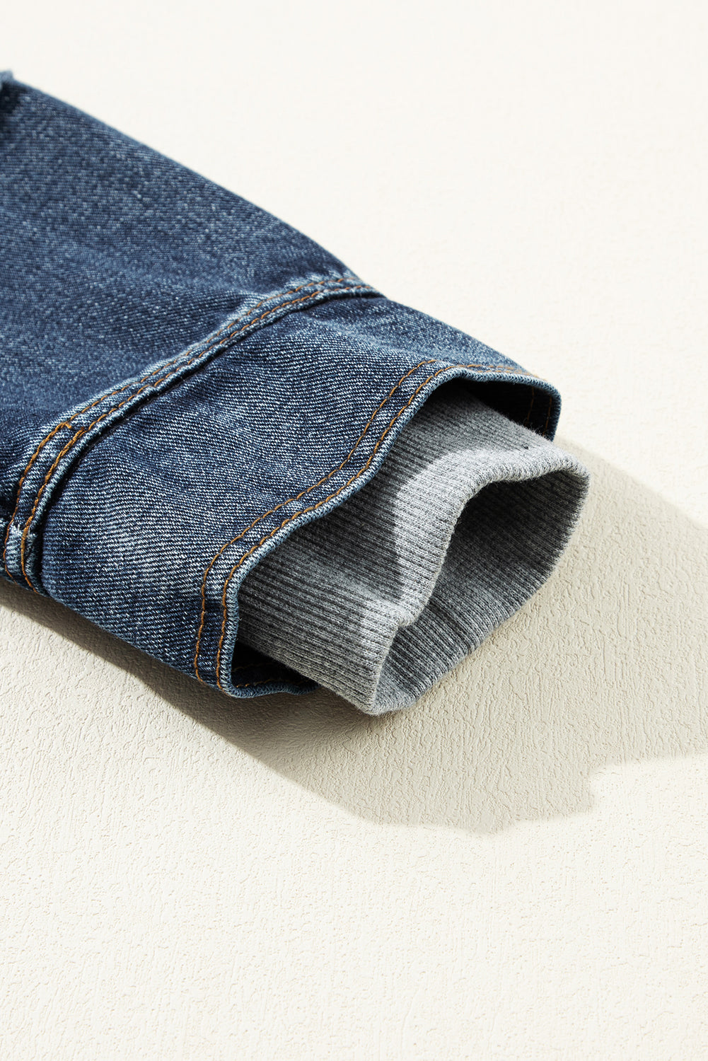 Dunkelblaue, zweiteilige Jeansjacke mit Kapuze und Reißverschluss