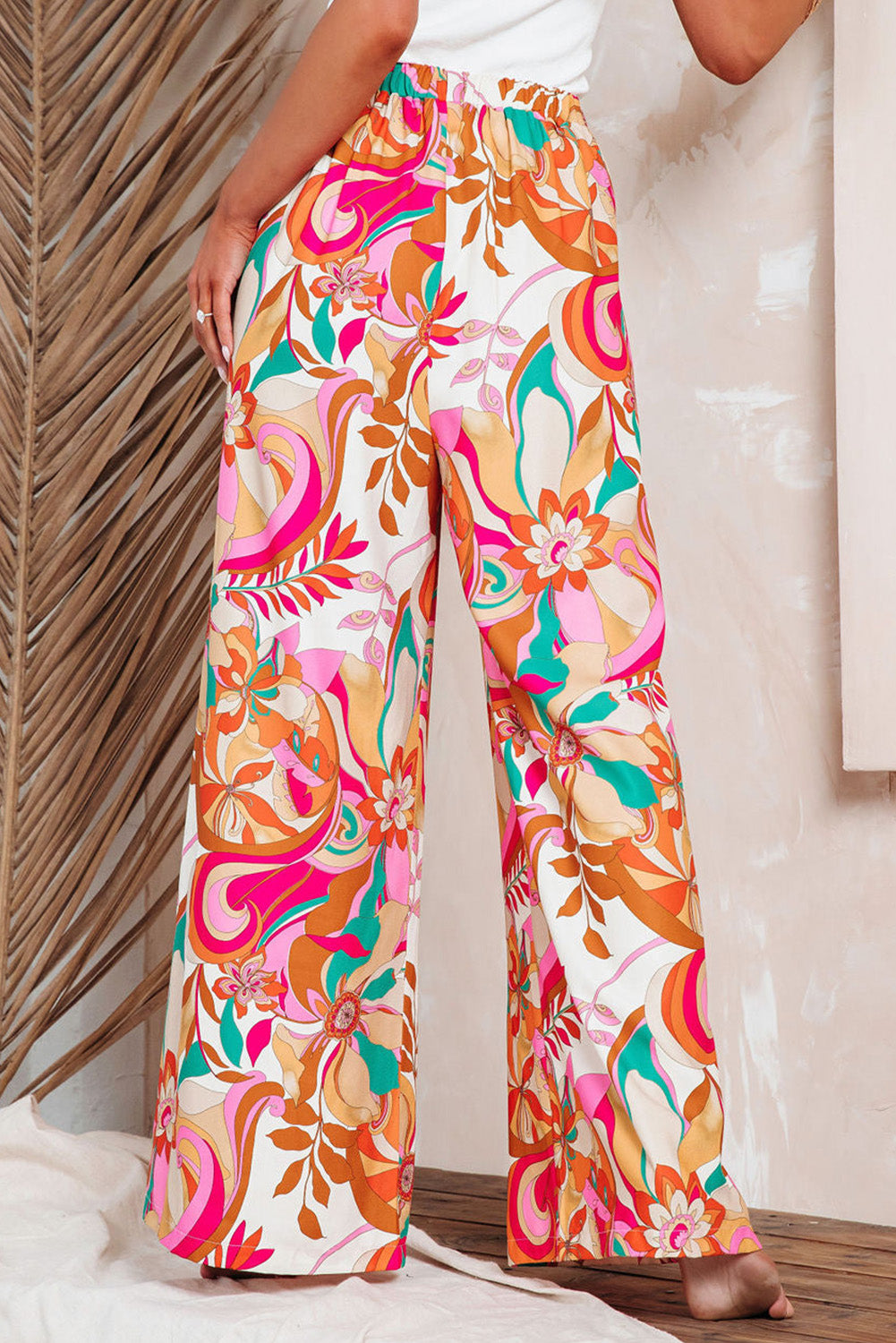 Oranžne široke hlače s cvetličnim vzorcem