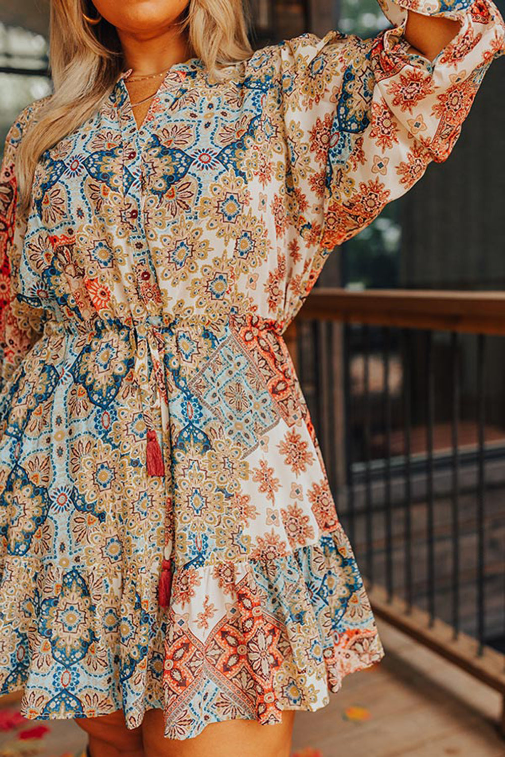 Rjava mini obleka z vrvico in vintage cvetličnim vzorcem velike velikosti