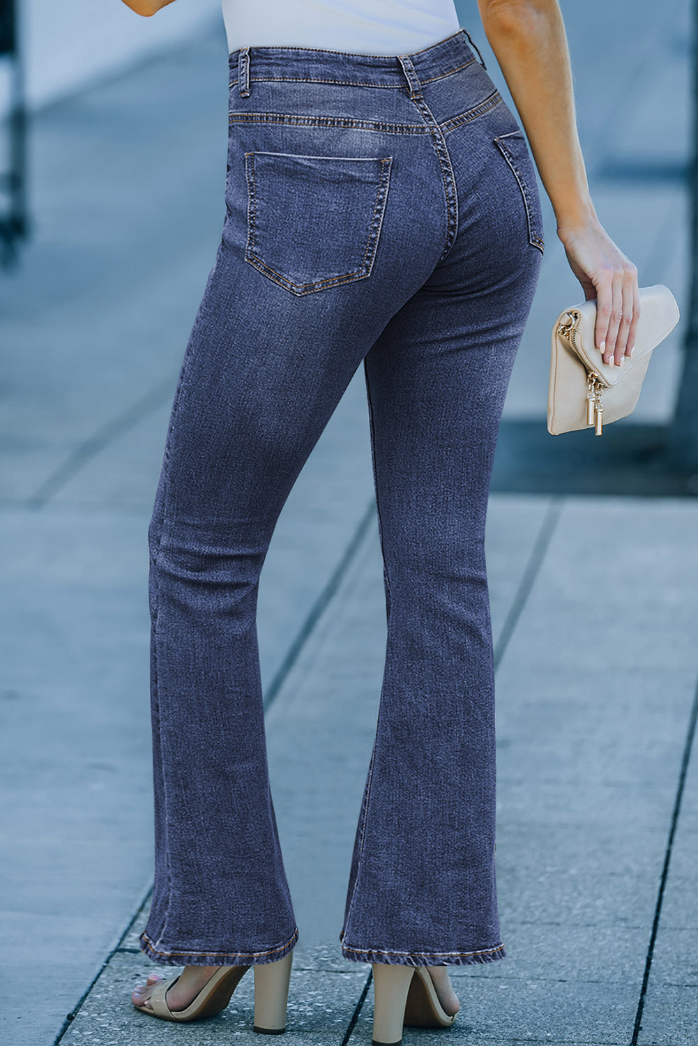 Mittelblaue Vintage-Jeans mit weitem Bein