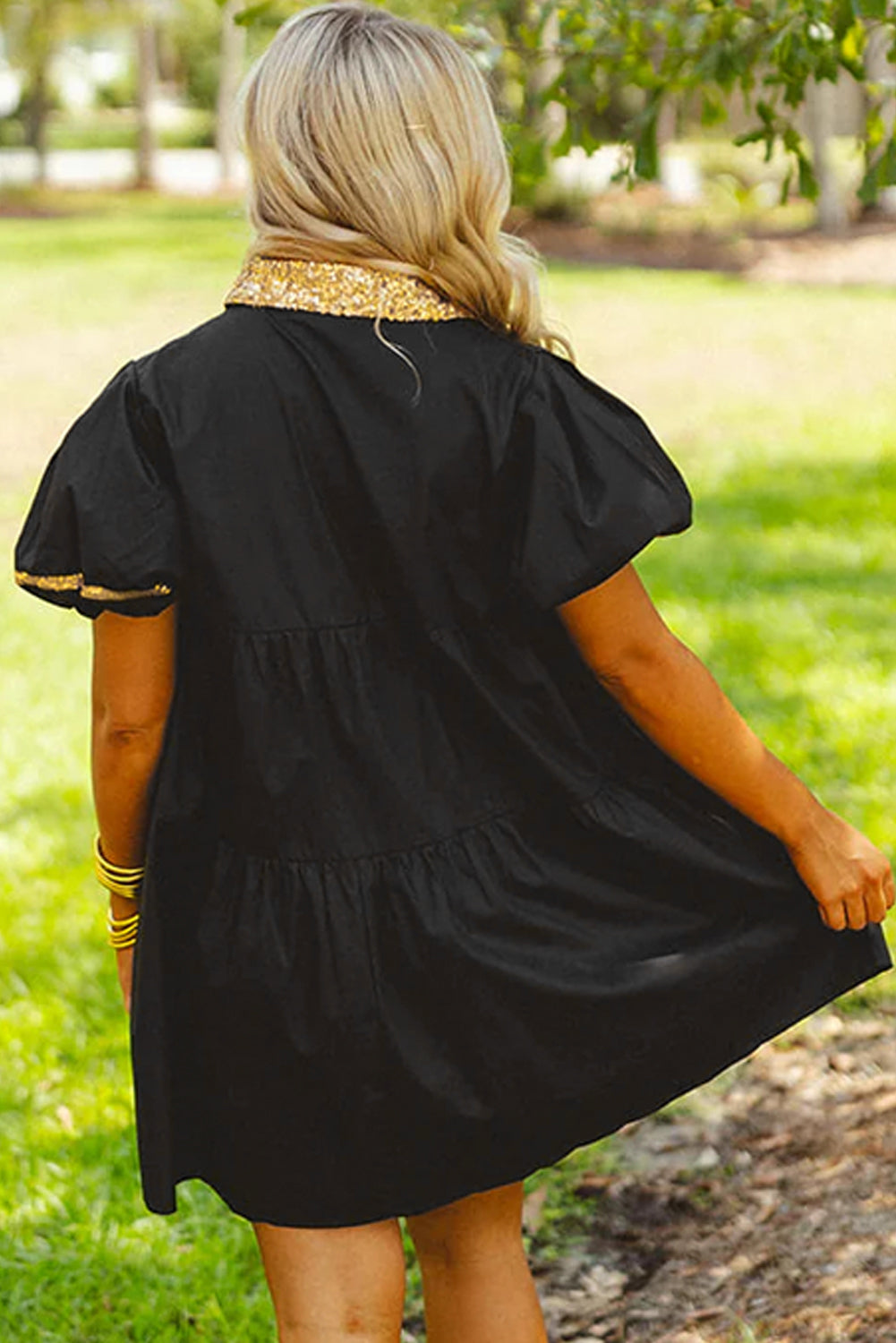 Črna dnevna srajčna obleka z mehurčki in obrobo z bleščicami