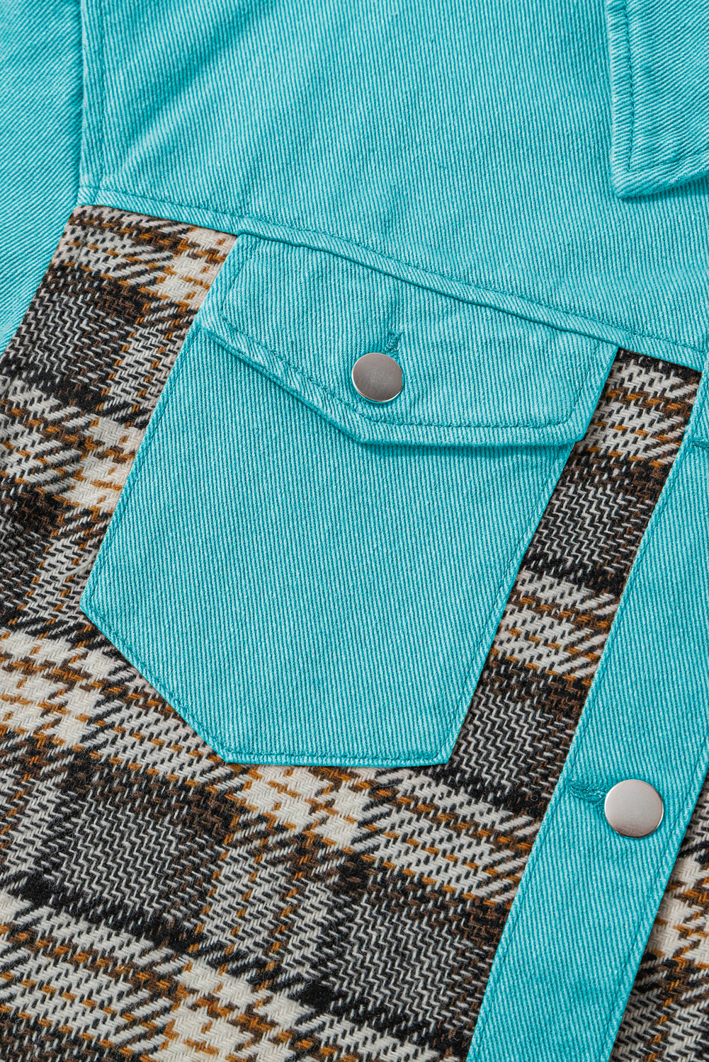 Veste en jean bleu ciel avec poches et patchwork à carreaux