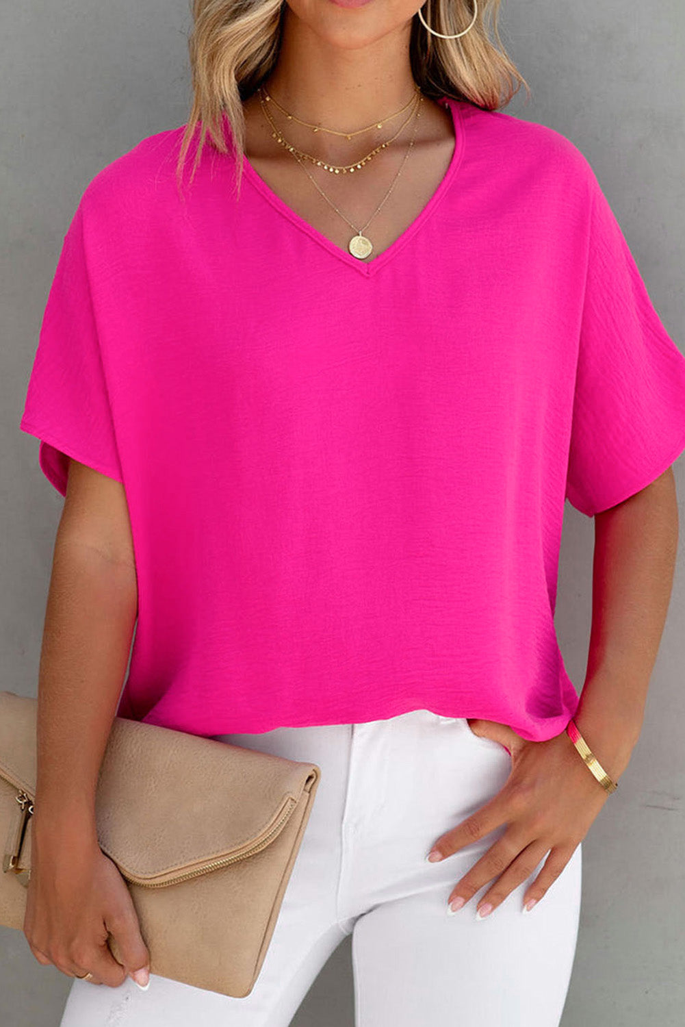 Ružičasta jednobojna bluza kratkih rukava s V izrezom