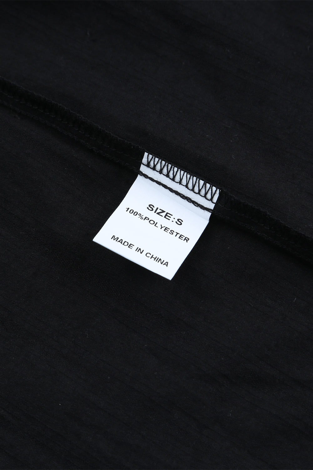 Chemise à manches longues texturée noire avec poche boutonnée