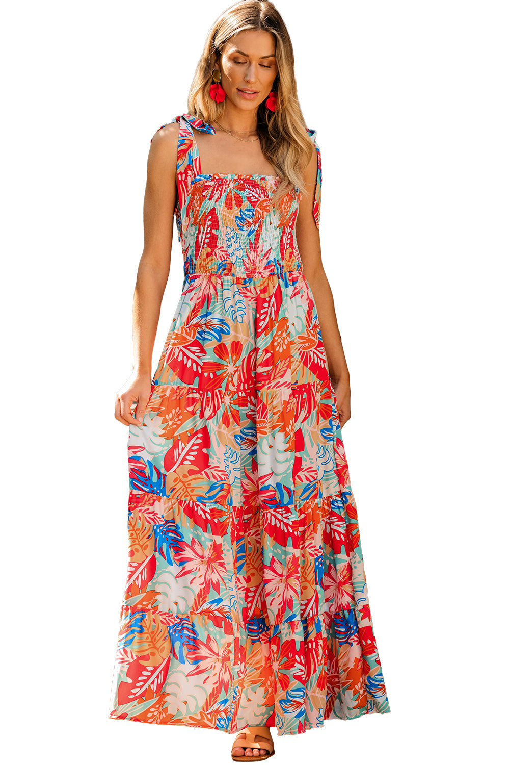 Raznobojna vibrantna haljina s tropskim printom i naborima na više razina