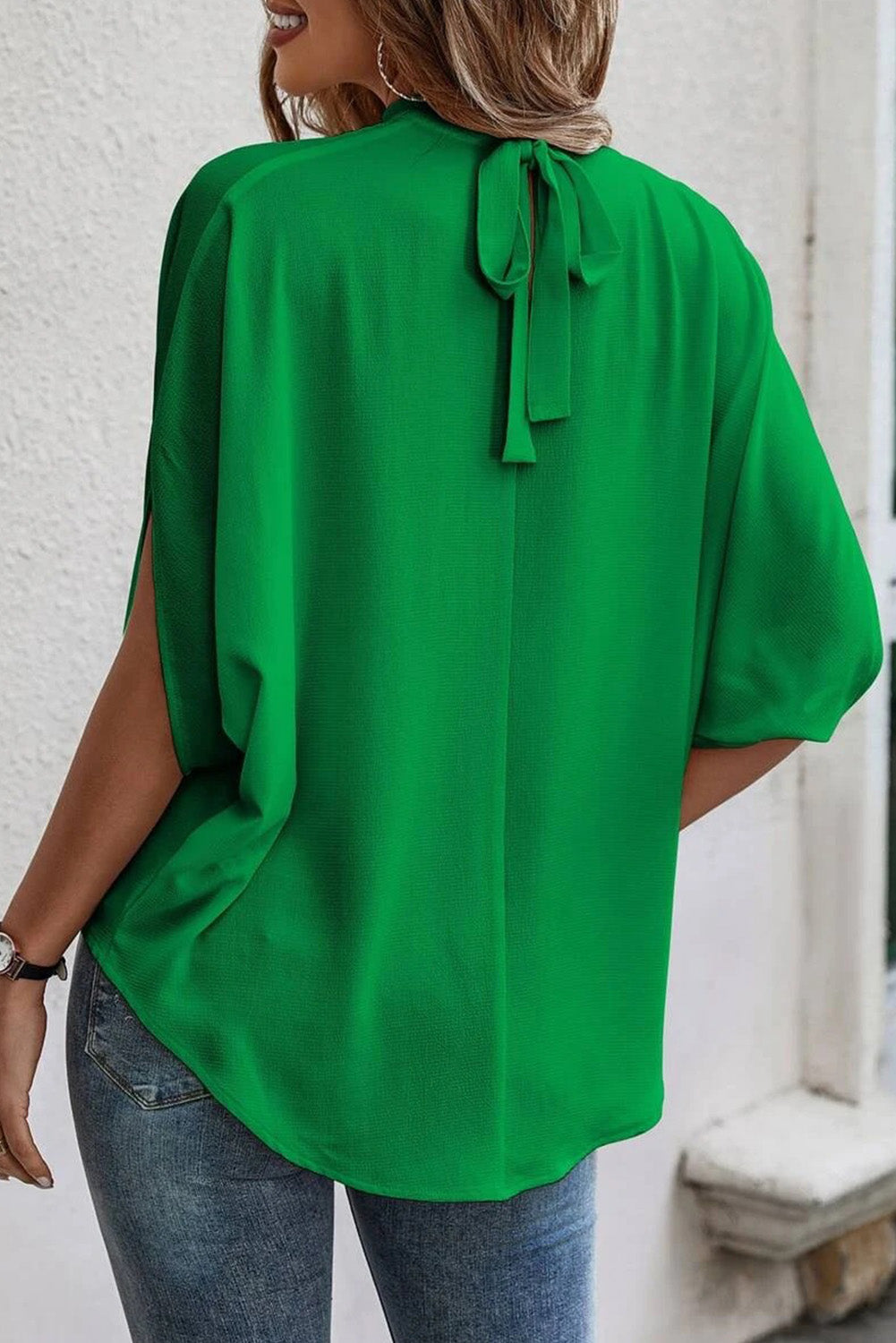 Hellgrüne, einfarbige Bluse mit Stehkragen und geteilten Fledermausärmeln