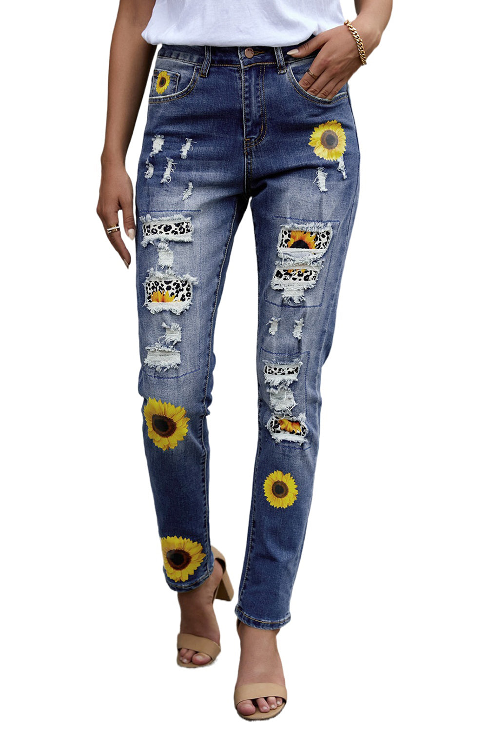 Jeans im Used-Look mit Leoparden-Patchwork und Sonnenblumen-Print und hoher Taille