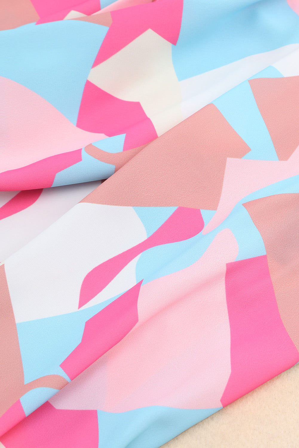 Chemise rose à manches retroussées et imprimé bloc géométrique