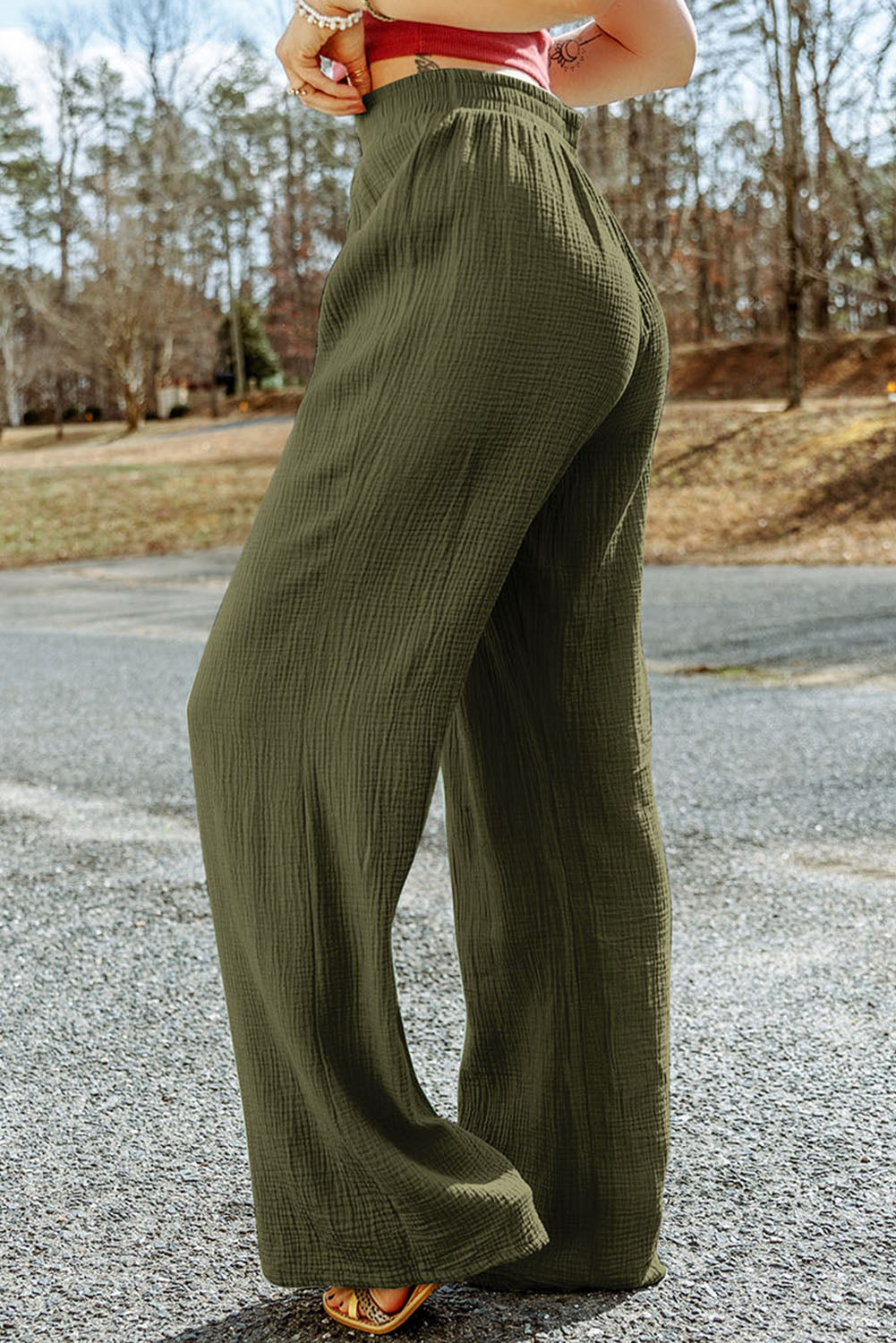 Grüne Crinkle-Hose mit weitem Bein