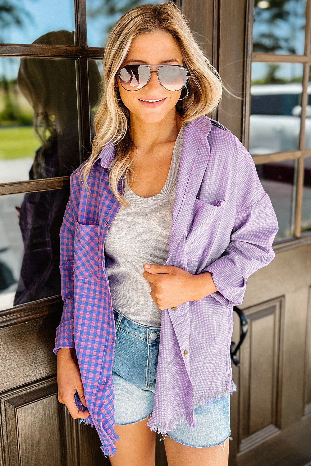 Chemise violette boutonnée à carreaux mélangés à manches longues et poche poitrine