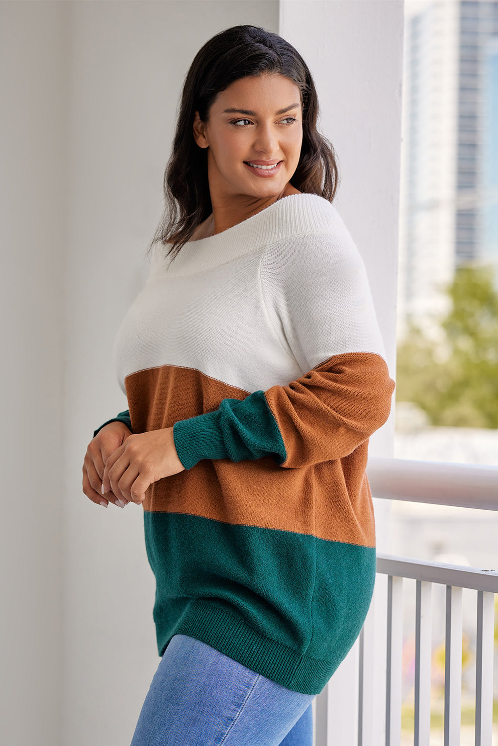 Brauner Plus-Size-Pullover mit geripptem Besatz und Farbblockdesign